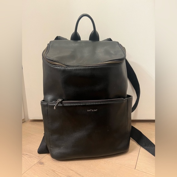 Matt and Nat Backpack - Picture 1 of 6